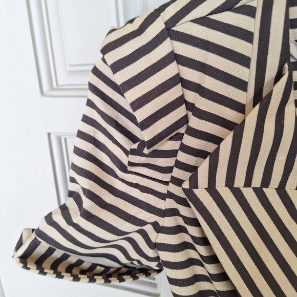 Vero Moda Jacket SzXS Stripe Blk/Tan Collar/Dbl Breasted Short Sleeves NWT - Picture 6 of 8